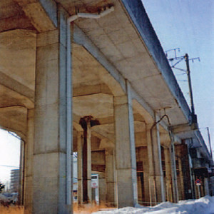 鉄道高架橋FRP半円管